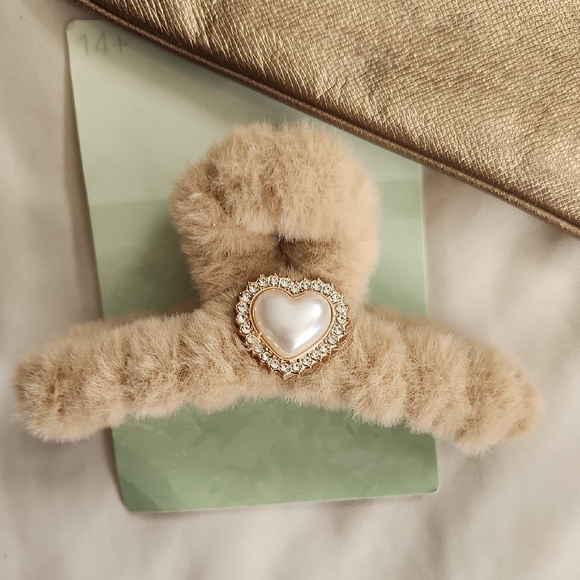 Michael Kors Metallic Gold Wristlet W Fur Heart Hair Clip - Picture 9 of 9